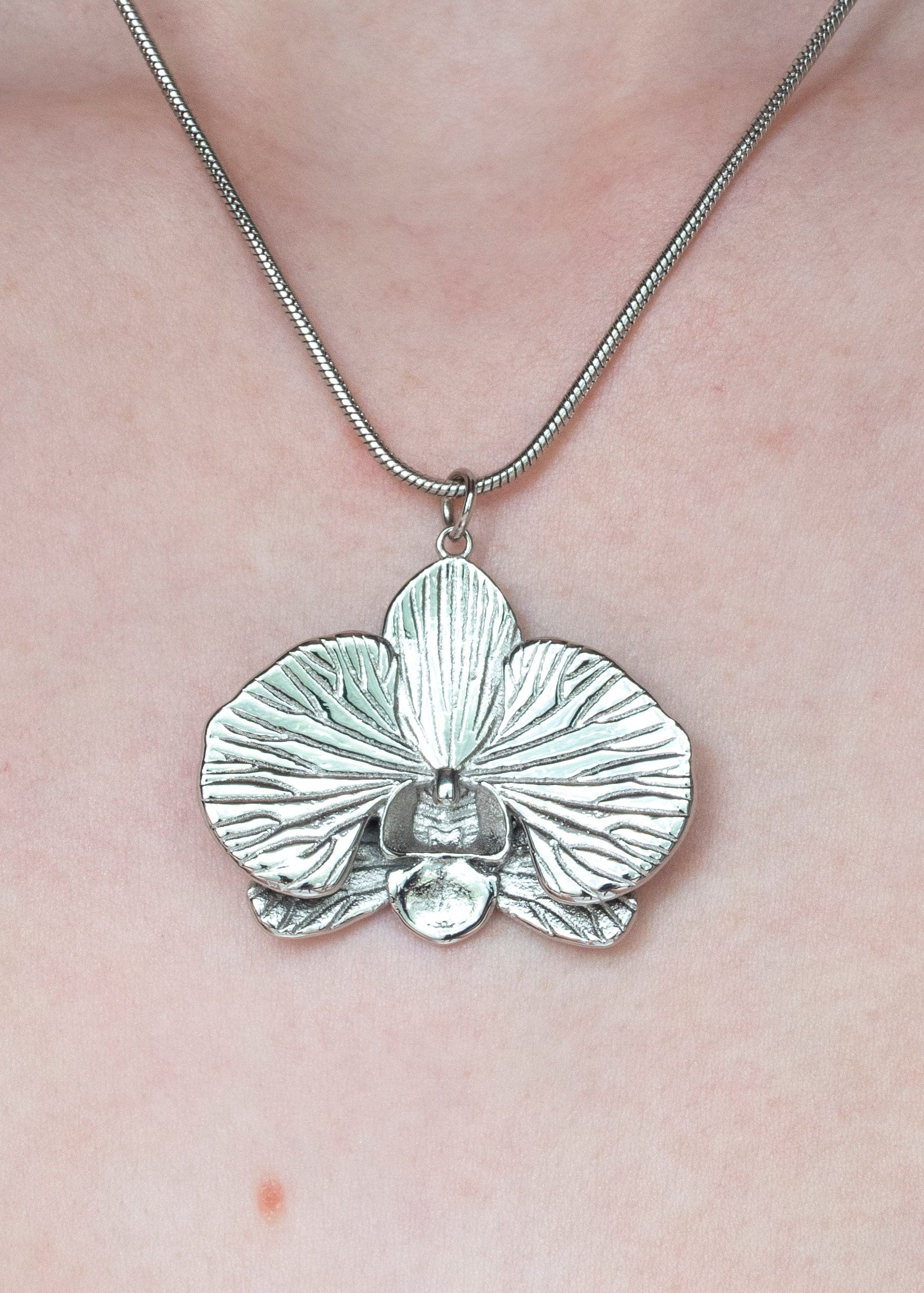 Orchid Necklace – Olivia Beeken